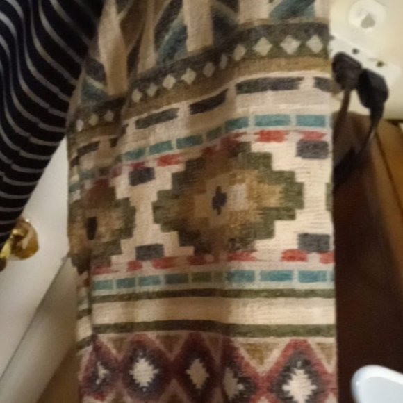 Aztec design top - Picture 3 of 4